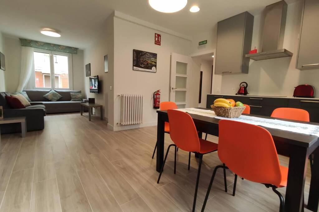 Larraina By Clabao Apartment Pamplona Bagian luar foto